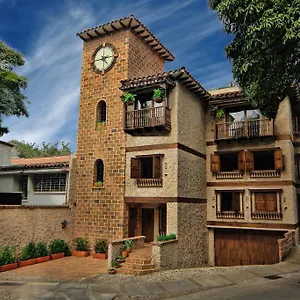 Casa Del Reloj Apartahotel
