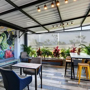 International House Co-living Hostal